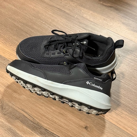 Columbia Kids Size 3 Waterproof Black and Gray Athletic Shoes - Picture 1 of 7